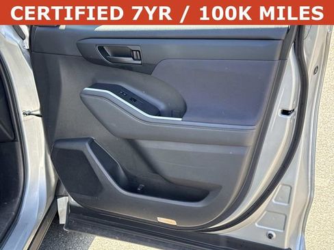 Used 2023 Toyota Highlander LE FWD image 8