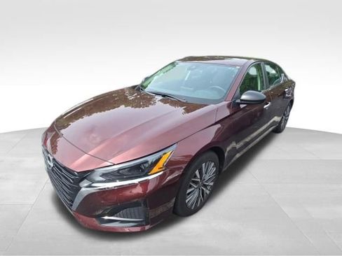 Used 2025 Nissan Altima 2.5 SV FWD image 9