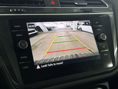 Used 2024 Volkswagen Tiguan SE FWD image 18