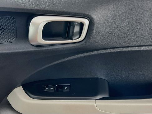 Used 2025 Hyundai Venue SEL FWD image 31