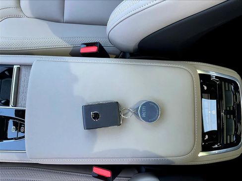 New 2026 Volvo XC90 B5 Plus w/ Protection Package Premier image 35