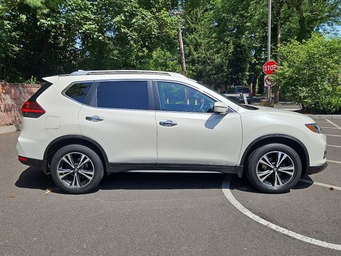 Certified 2019 Nissan Rogue SV w/ Premium Package AWD/4WD image 7