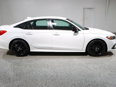 Used 2023 Honda Civic Sport image 6