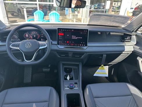 New 2025 Volkswagen Tiguan SE image 13