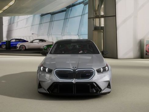 New 2026 BMW M5 image 32
