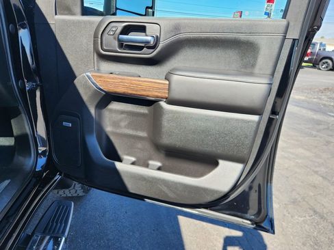 Used 2020 Chevrolet Silverado 2500 High Country w/ Z71 Off-Road Package image 11