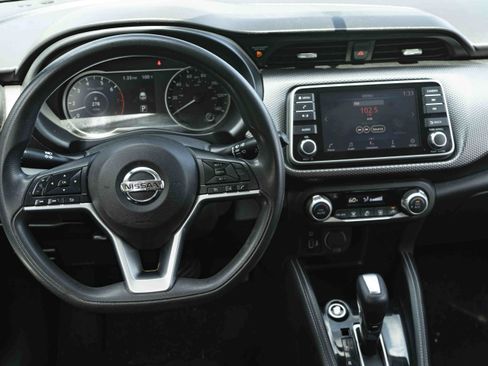 Used 2018 Nissan Kicks SV FWD image 18