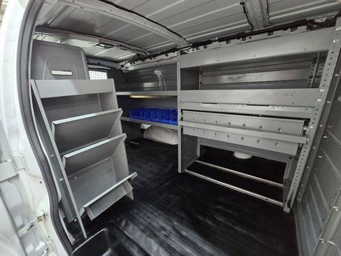 Used 2014 Chevrolet Express 2500 RWD image 16