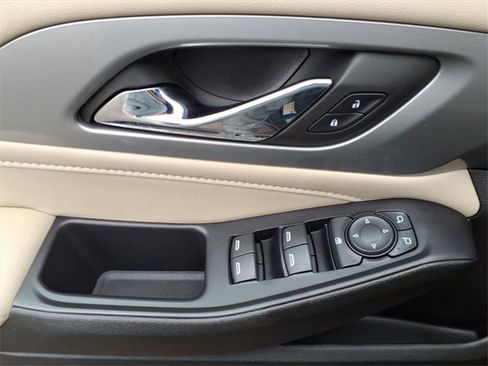 Used 2022 Chevrolet Traverse LS image 26