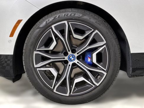 Used 2025 BMW iX M60 image 11