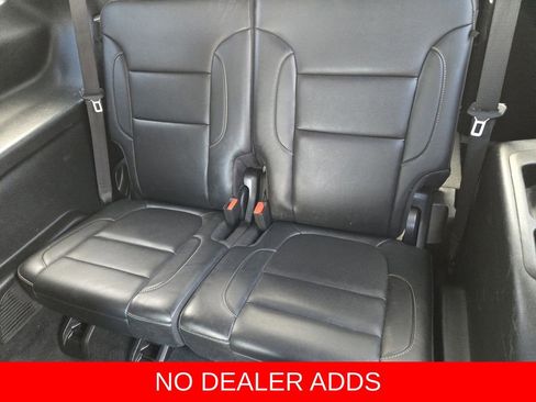 Used 2023 GMC Acadia SLT w/ Preferred Package image 28