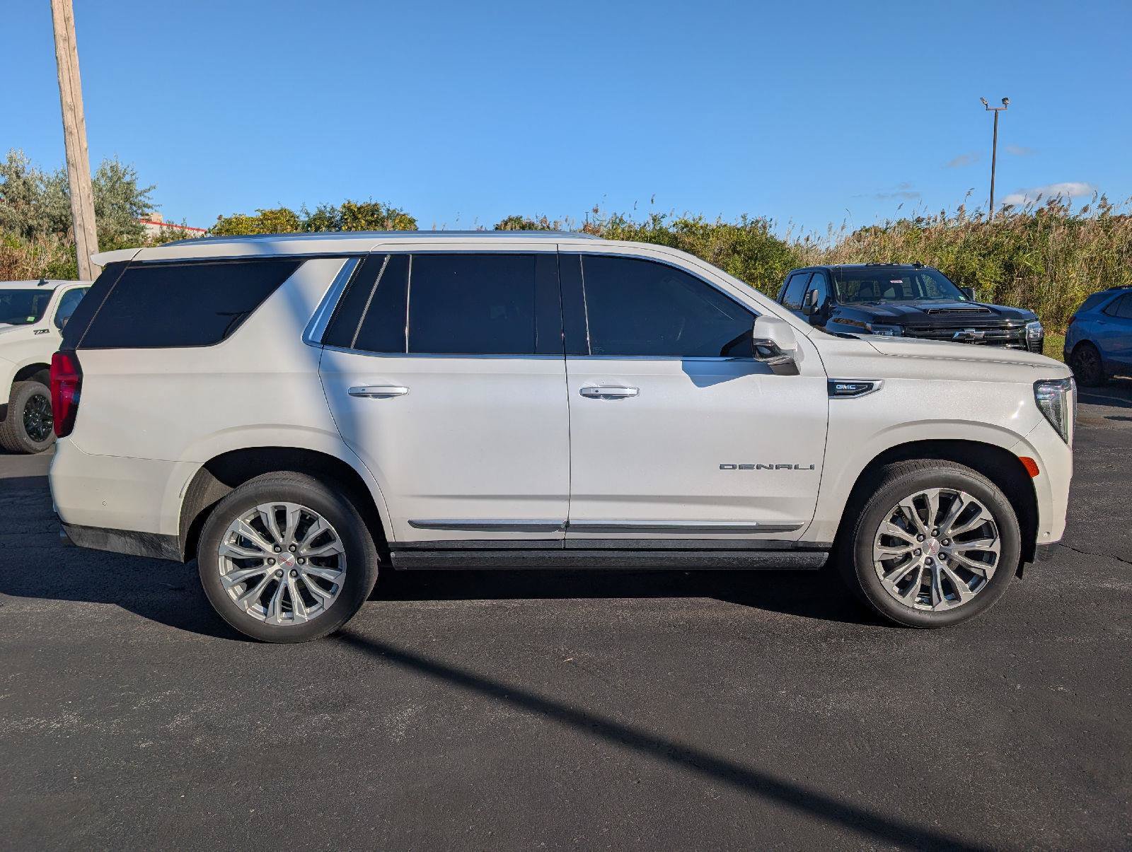 Used 2023 GMC Yukon Denali w/ Advanced Technology Package AWD/4WD image 8