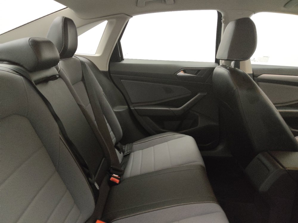 Used 2025 Volkswagen Jetta SE FWD image 19