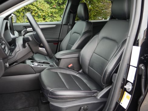 Certified 2025 Ford Escape Platinum image 33