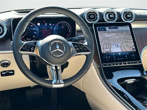 Used 2025 Mercedes-Benz GLC 350e 4MATIC image 2