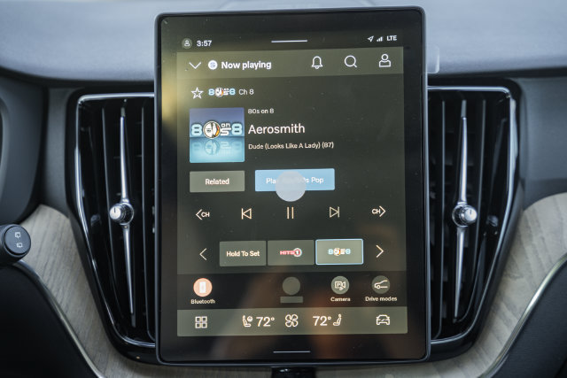 New 2027 Volvo XC60 T8 Plus AWD/4WD image 22