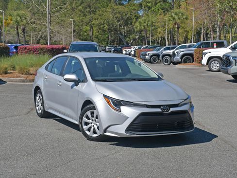Used 2024 Toyota Corolla LE image 6