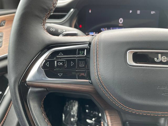 Used 2024 Jeep Grand Cherokee L Summit w/ High Altitude Package AWD/4WD image 12