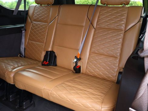 Used 2021 Cadillac Escalade ESV Premium Luxury RWD image 29