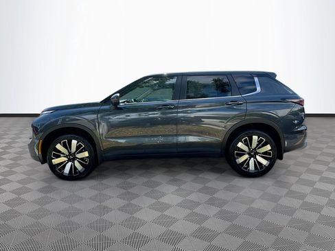 Used 2025 Mitsubishi Outlander SE FWD image 9