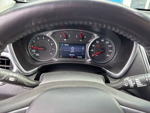 Used 2021 Chevrolet Equinox LT image 2