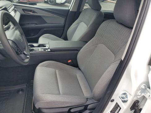 Used 2025 Toyota Camry LE image 9