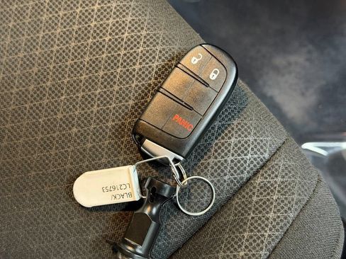 Used 2020 Jeep Grand Cherokee Laredo AWD/4WD image 20