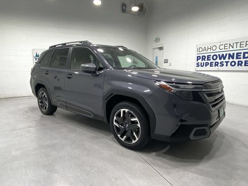 Used 2025 Subaru Forester Limited AWD/4WD image 2
