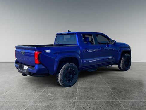 Used 2025 Toyota Tacoma TRD Sport AWD/4WD image 5