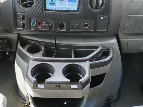 Used 2011 Ford E-350 and Econoline 350 XLT image 19