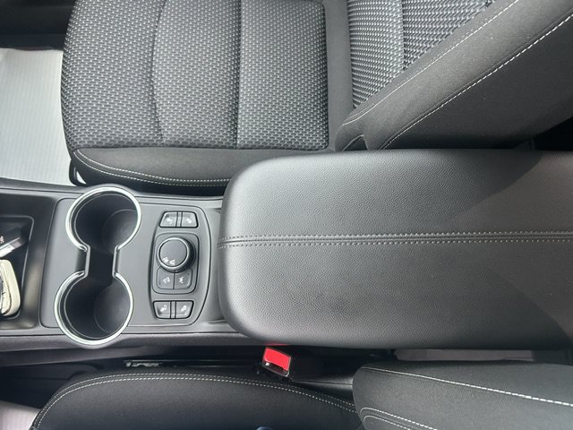 Used 2022 GMC Terrain SLE w/ Driver Convenience Package FWD image 19