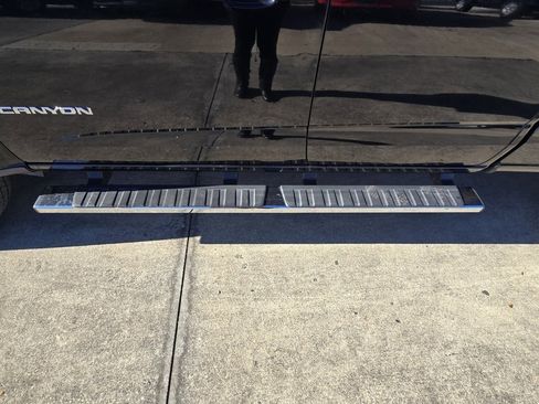 Used 2015 GMC Canyon SLT image 26