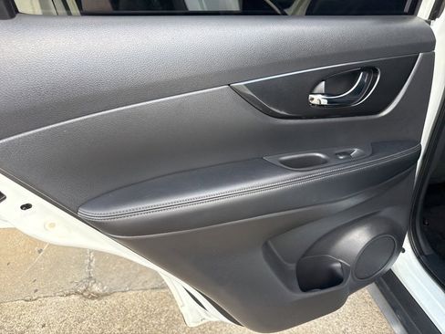 Used 2018 Nissan Rogue S image 32