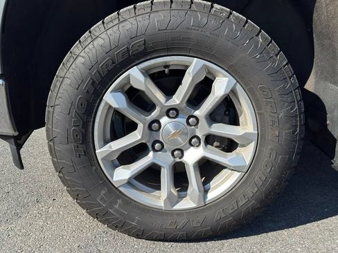 Certified 2023 Chevrolet Silverado 1500 LT w/ Z71 Off-Road Package AWD/4WD image 22