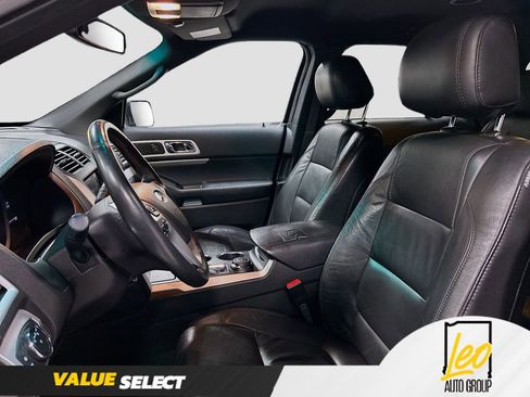 Used 2014 Ford Explorer XLT w/ Equipment Group 202A image 19