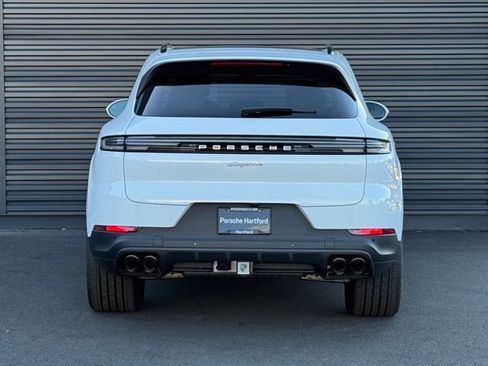 New 2025 Porsche Cayenne E-Hybrid AWD/4WD image 6