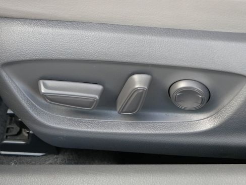 Used 2019 Toyota Camry SE FWD image 20