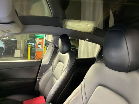 Used 2021 Tesla Model Y Standard Range image 12