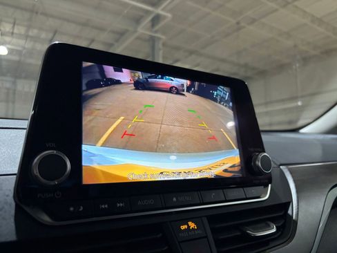 Used 2025 Nissan Altima 2.5 SV FWD image 23