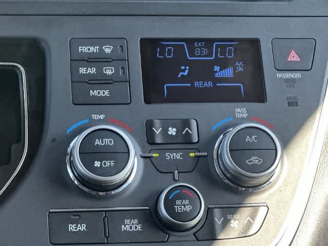Used 2018 Toyota Sienna SE Premium FWD image 15