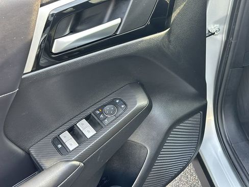 Used 2024 Mitsubishi Outlander SE image 14