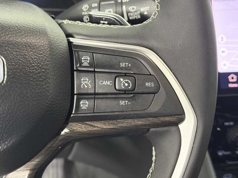 Used 2025 Jeep Grand Cherokee Limited w/ Black Appearance Package AWD/4WD image 26