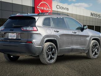 Used 2019 Jeep Cherokee Altitude video 3