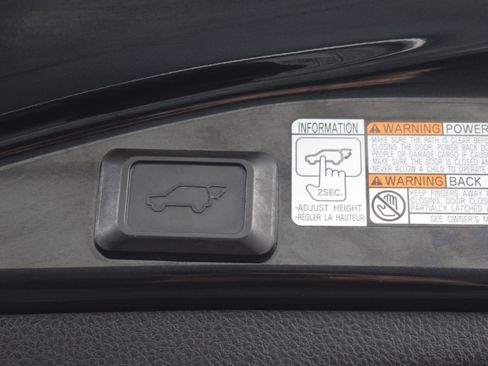 Used 2017 Toyota RAV4 Limited image 12