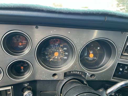 Used 1988 Chevrolet Suburban 2500 image 21