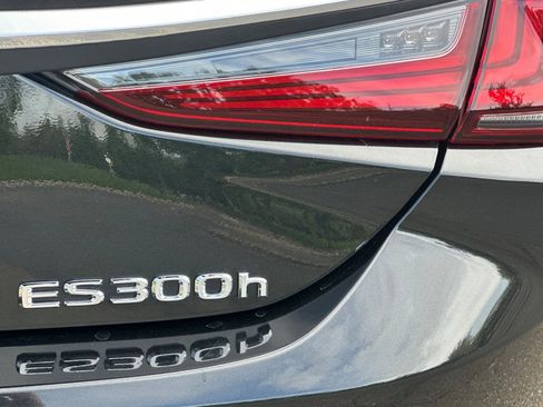 Used 2025 Lexus ES 300h w/ Premium Package image 38