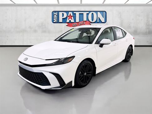 Used 2026 Toyota Camry SE FWD image 3