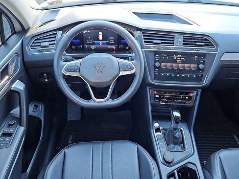 Certified 2022 Volkswagen Tiguan SE image 11