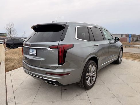 Used 2023 Cadillac XT6 Premium Luxury image 9