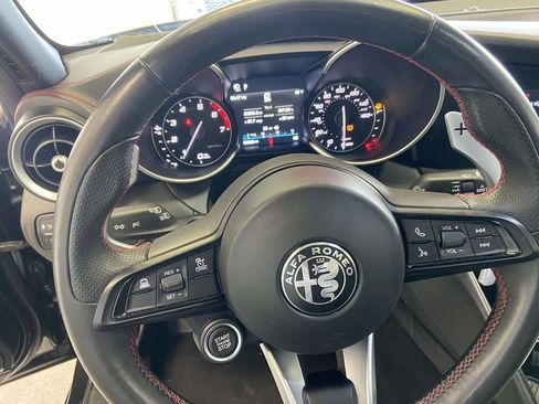 Used 2023 Alfa Romeo Giulia Estrema image 24